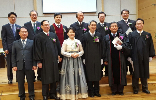 700사본 - 로뎀교회 권호목사.jpg