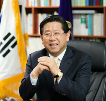 350사본 -KakaoTalk_20160420_안주훈총장.jpg